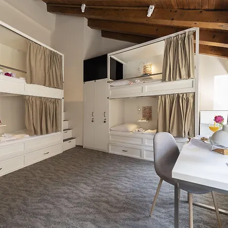 Downtown Boutique Hostel-3